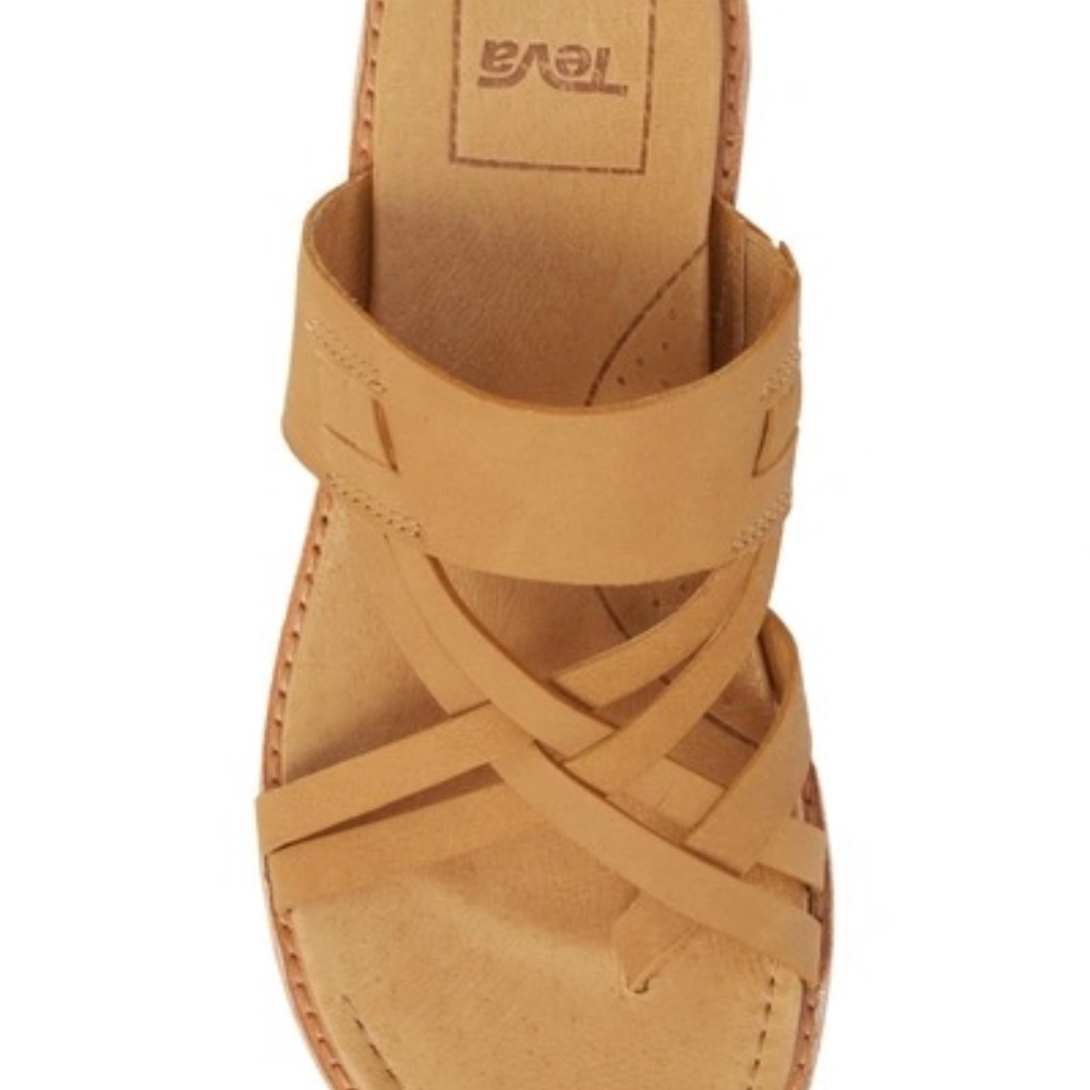 Teva Encanta Like New Tan Leather  Strappy Thong Slide Sandals Sz 10